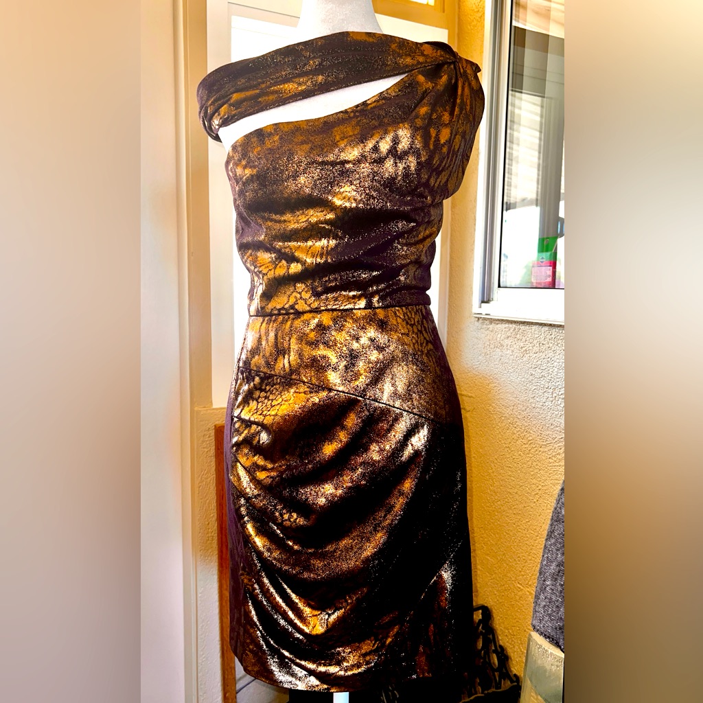 Black Halo Eggplant Colored One Shoulder Dress W Metallic Gold Design! 4